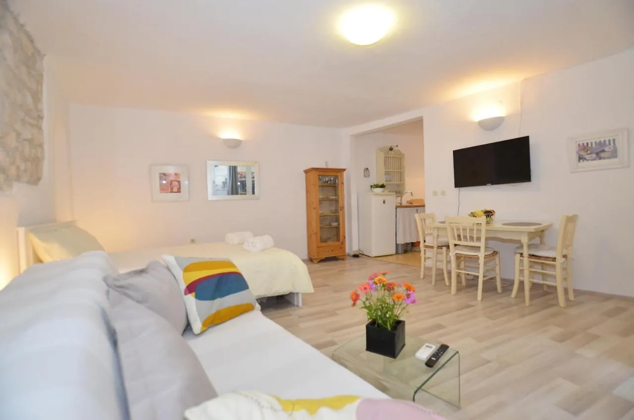 Mont 26 Apartment Rovinj 0*,